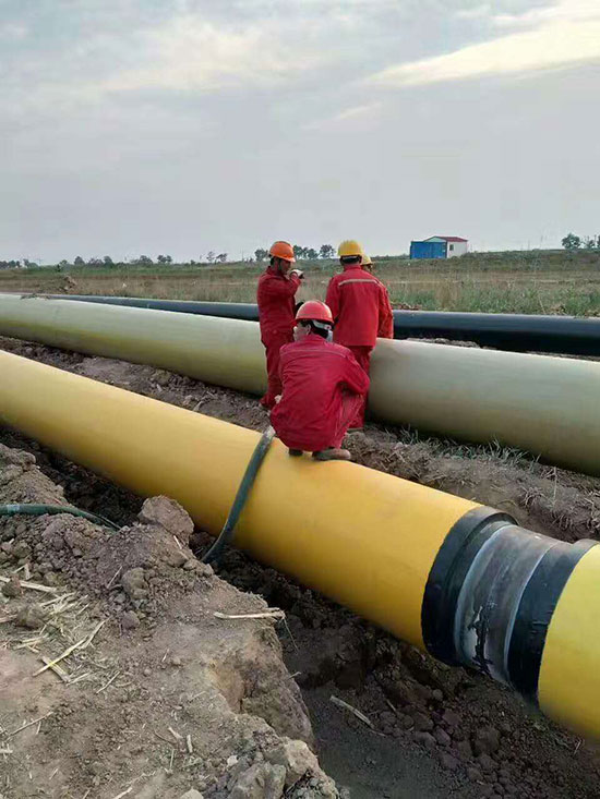 淺議聚氨酯外墻保溫應(yīng)用--建筑管道類的保溫(圖1) 熱力管道保溫聚氨酯噴涂施工