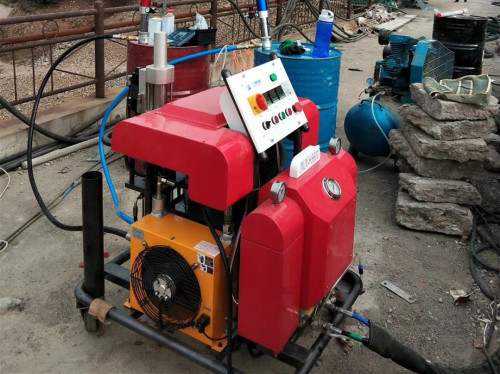 聚脲噴涂機(jī)施工期間的質(zhì)量保證測試(圖1) 堤壩防水聚脲噴涂