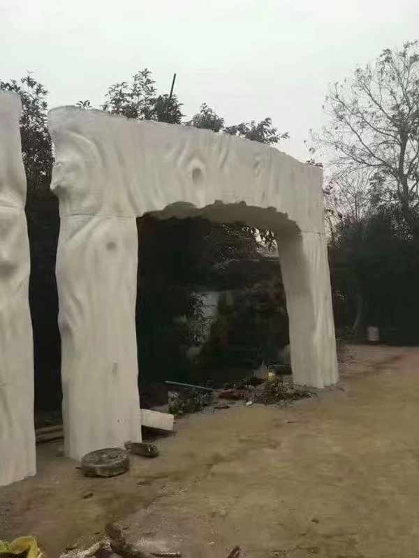 城市雕塑防腐聚脲噴涂機(jī)(圖1) 城市雕塑表面硬化防腐聚脲噴涂