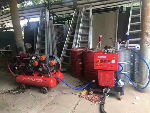 氣動噴涂機(jī)(圖2) JNJX-III(E)型氣動噴涂機(jī)水箱保溫施工案例