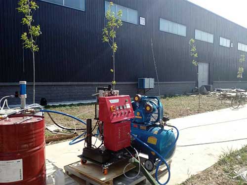 路基填充聚氨酯噴涂機(jī)(圖1) E型路基填充聚氨酯噴涂機(jī)