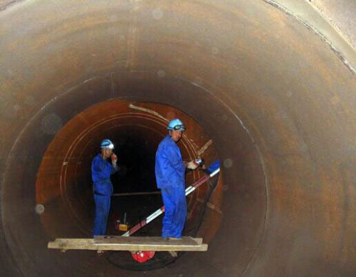 管道內(nèi)防腐(圖1) 管道內(nèi)防腐內(nèi)壁防腐聚脲涂料施工