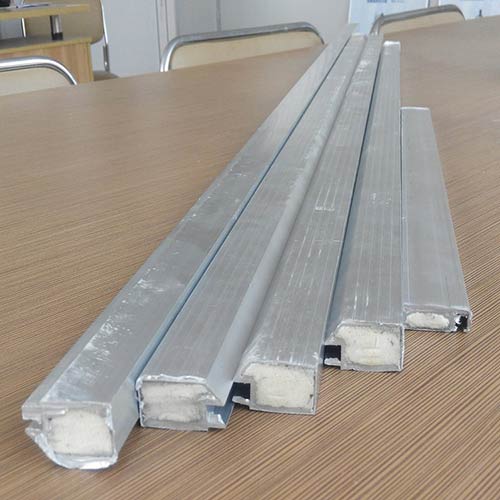 型材發(fā)泡 澆注機(jī)器(圖1) 型材發(fā)泡澆注案例展示