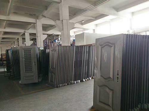 聚氨酯發(fā)泡填充防盜門 高壓機(jī)器(圖1) 聚氨酯發(fā)泡填充防盜門案例