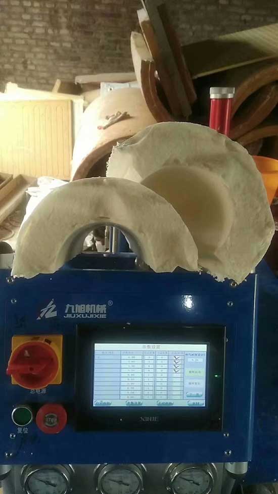 硬質(zhì)聚氨酯瓦殼生產(chǎn)有哪些機(jī)器(圖1) 硬質(zhì)聚氨酯瓦殼