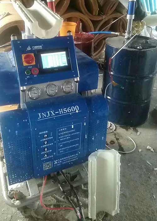 不同型號聚氨酯瓦殼機(jī)制設(shè)備生產(chǎn)(圖1) Q5600D不同型號聚氨酯瓦殼機(jī)制設(shè)備