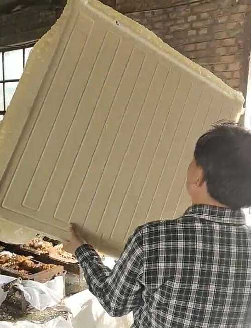 發(fā)泡地磚(圖2) 發(fā)泡地磚澆注聚氨酯發(fā)泡案例