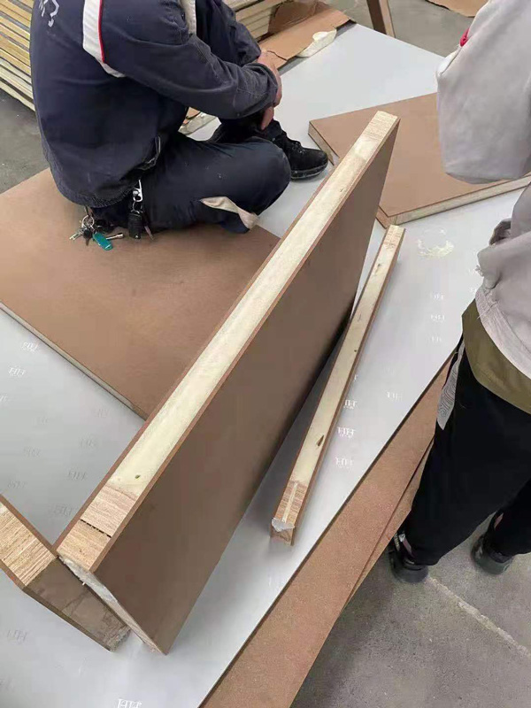 防盜門填充聚氨酯(圖4) 防盜門填充聚氨酯(圖4)