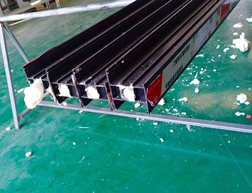 鋁型材填充發(fā)泡機(jī)(圖5) 山西運(yùn)城斷橋鋁發(fā)泡填充-500.jpg