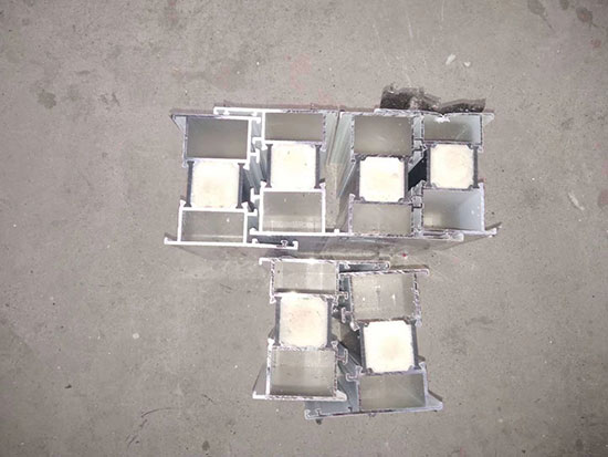 鋁型材填充發(fā)泡機(jī)(圖6) c0c693610665f39deca6192b00ca153.jpg