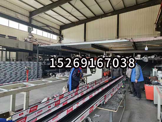 鋁型材發(fā)泡設(shè)備(圖5) T40D中間打孔的鋁型材發(fā)泡設(shè)備案例