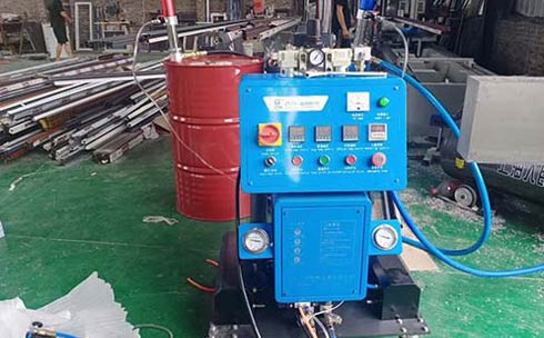 門窗鋁合金型材填充聚氨酯(圖2) Q2600D門窗鋁合金型材填充聚氨酯發(fā)泡機