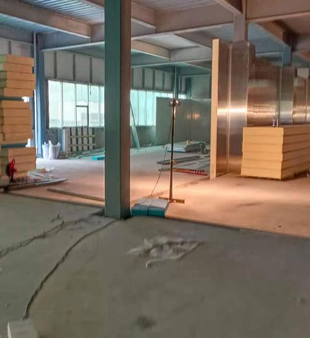 聚氨酯噴涂冷庫保溫設(shè)備(圖2) 聚氨酯噴涂冷庫保溫