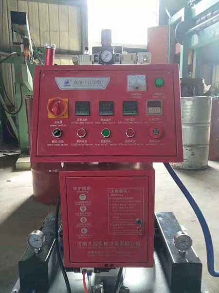 聚氨酯發(fā)泡熱水器(圖2) H型聚氨酯熱水器填充發(fā)泡機(jī)