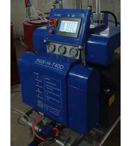 可移動(dòng)聚氨酯發(fā)泡機(jī)(圖2) 液壓型可移動(dòng)聚氨酯發(fā)泡機(jī)