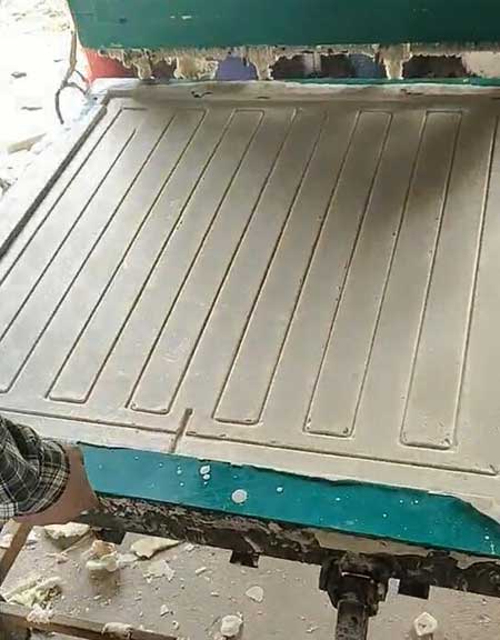 電熱炕板聚氨酯發(fā)泡機(jī)(圖2) T40D電熱炕板聚氨酯發(fā)泡案例